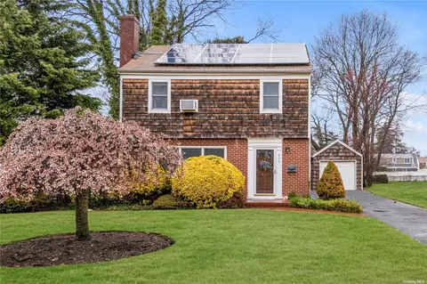 855 Schuman Pl, Baldwin, NY 11510