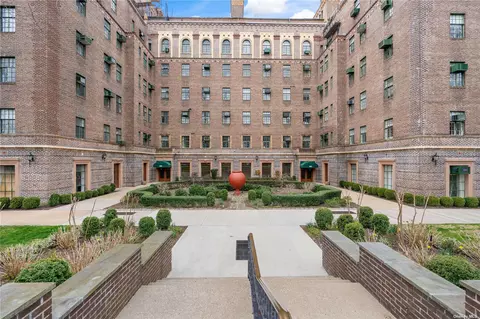 160 Middle Neck Rd #3G, Great Neck, NY 11021