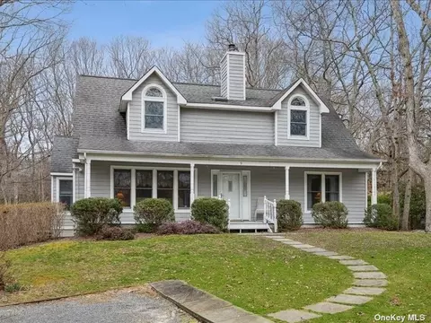9 Roses Grove Rd, Southampton, NY 11968