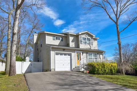 27 Mitchell Dr, Sound Beach, NY 11789
