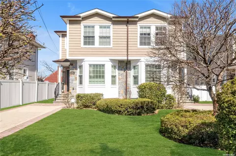 39 Nesaquake Ave, Port Washington, NY 11050