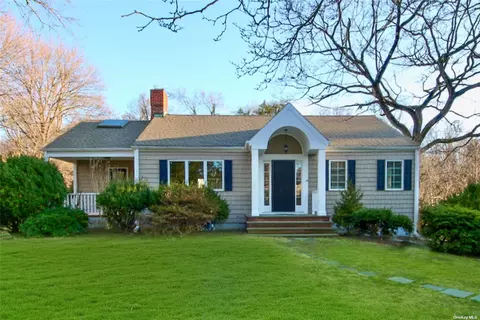 43 Dunlop Rd, Huntington, NY 11743