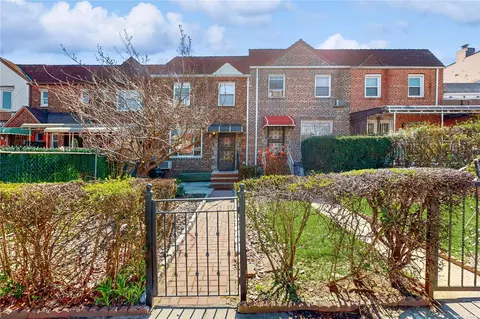 105-36 63rd Rd, Forest Hills, NY 11375