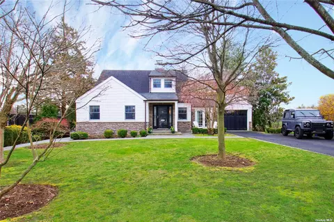 86 Memorial Pl, Manhasset, NY 11030