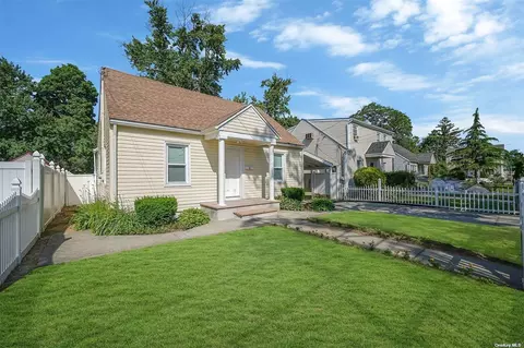 30 Manor Rd, West Hempstead, NY 11552