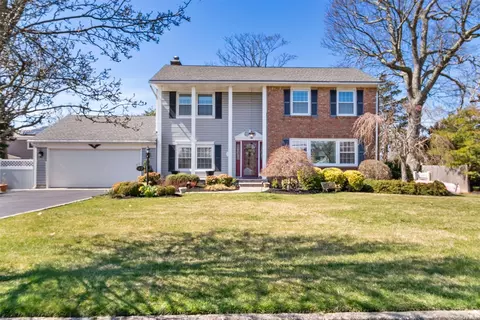 92 Benson Ave, Sayville, NY 11782