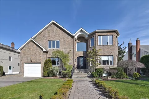 316 Roxbury Rd S, Garden City, NY 11530