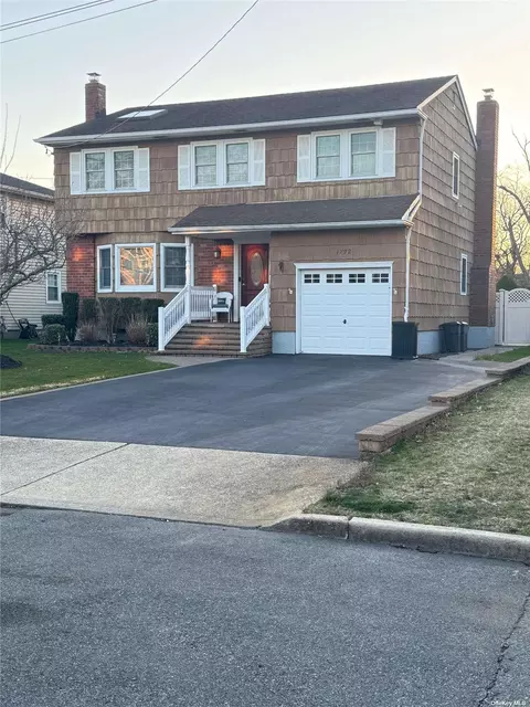 1792 Cornelius Ave, Wantagh, NY 11793