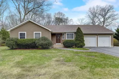 23 Quaker Path, Yaphank, NY 11980