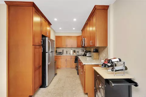 10-24 166 #8B, Beechhurst, NY 11357