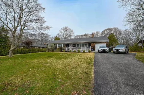 81 Roses Grove Rd, Southampton, NY 11968