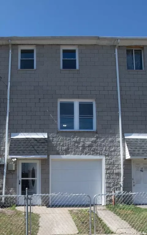 144 Trantor Pl, Staten Island, NY 10302