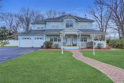 1 Butler Ct, Centereach, NY 11720