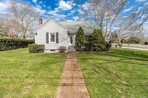 30 Terry Ct, Southold, NY 11971
