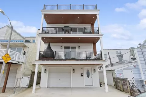 47 Wisconsin St, Long Beach, NY 11561