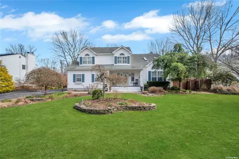 77 Apple Ln, Medford, NY 11763