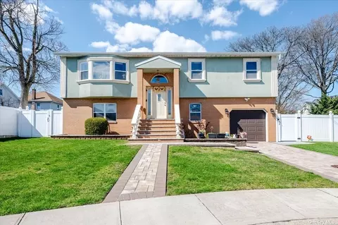 62 Jaclyn, Inwood, NY 11096