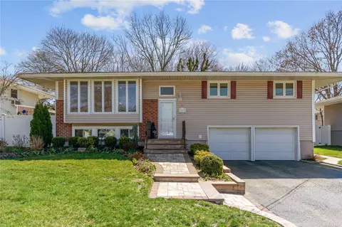 6 Shelart St, Plainview, NY 11803