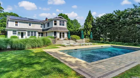 39 Beach Rd, Westhampton Beach, NY 11978