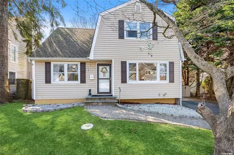 811 6th St, East Northport, NY 11731