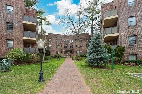 50 Brompton Rd #2I, Great Neck, NY 11021