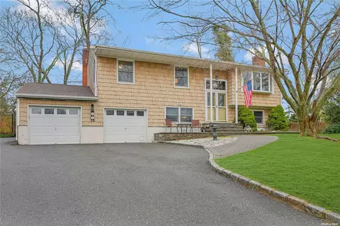 15 Newpoint Ln, East Moriches, NY 11940