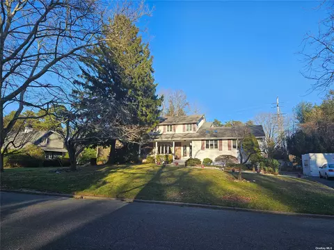 19 Millet St, Dix Hills, NY 11746