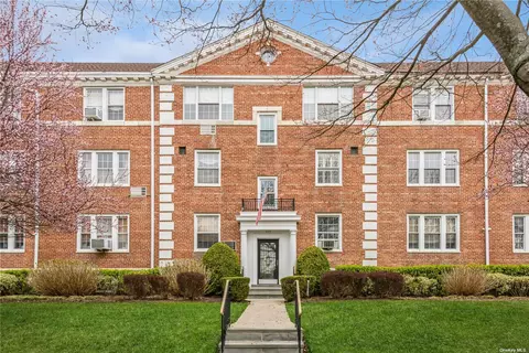 117 Second St #D1, Garden City, NY 11530