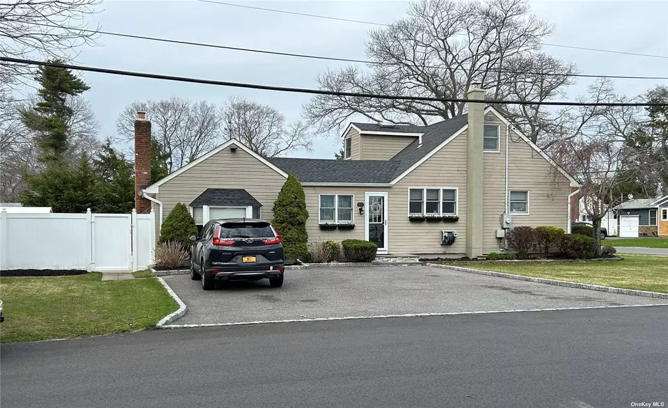 501 Oak Neck Rd, West Islip, NY 11795 31 Photos Movoto
