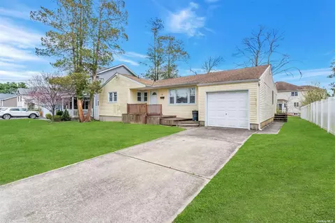 11 Midwood Dr, Plainview, NY 11803