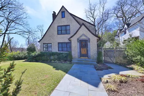 34 Oak Ln, Douglaston, NY 11363