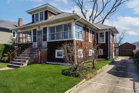219 Miller Ave, Freeport, NY 11520