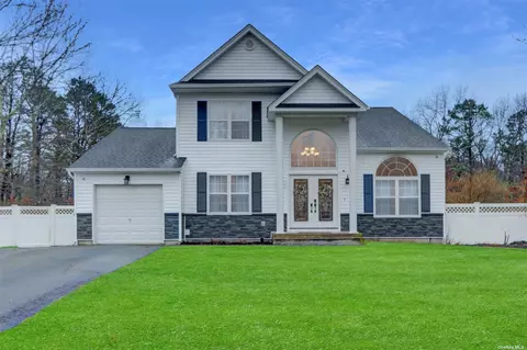 6 Redbud Ct, Middle Island, NY 11953