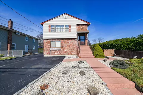 40 Locust Ave, Bethpage, NY 11714