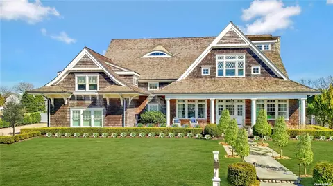 11 Davison Ln W, West Islip, NY 11795