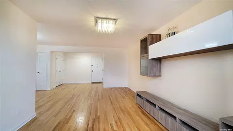 67-50 Thornton Pl #6B, Forest Hills, NY 11375