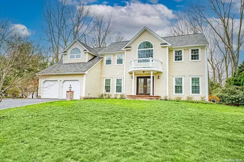 12 Robert Cres, Stony Brook, NY 11790