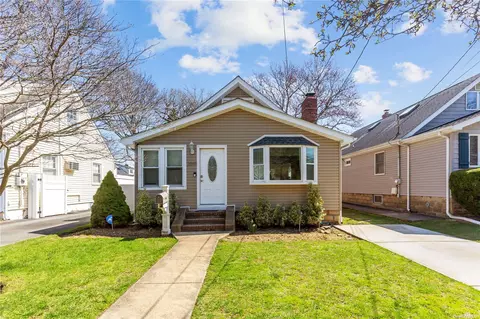2049 Chestnut St, North Baldwin, NY 11510