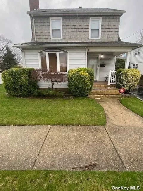 51 Washington Ave, Mineola, NY 11501