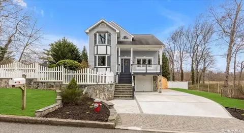 84 Locust Dr, Kings Park, NY 11754