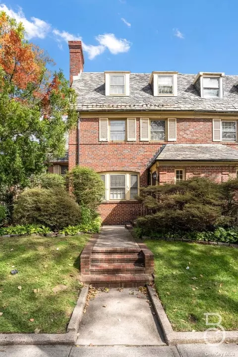 34-31 86th St, Jackson Heights, NY 11372