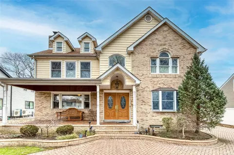 919 Richmond Rd, East Meadow, NY 11554