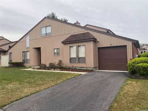 33 Timber Ridge Dr #33, Holbrook, NY 11741