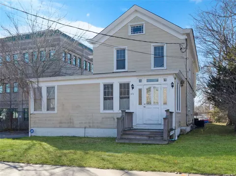 431 Griffing Ave, Riverhead, NY 11901