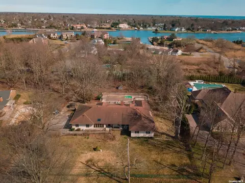 75 S Saxon Ave, Bay Shore, NY 11706