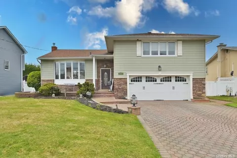 35 Brewster Rd W, Massapequa, NY 11758