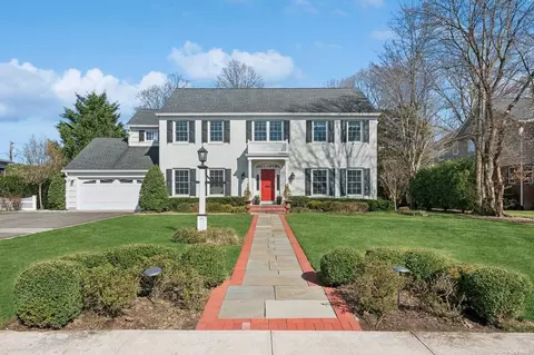 75 Oxford Blvd, Garden City, NY 11530