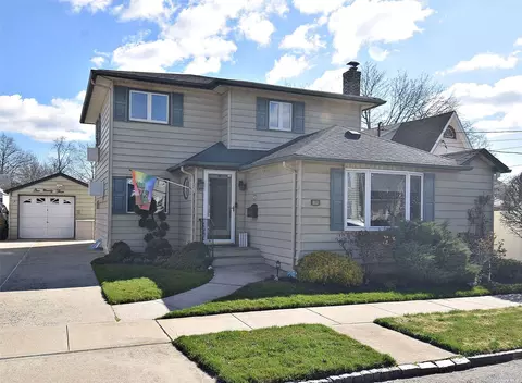 193 Irving Ave, Floral Park, NY 11001
