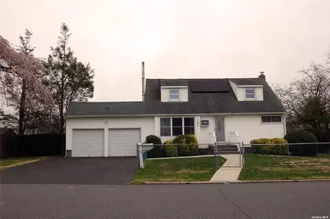 185 Lincoln Ave, Brentwood, NY 11717