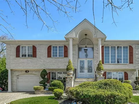 445 Nevada St, Lindenhurst, NY 11757